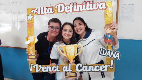 Luana derrotó al cáncer y fue recibida por sus compañeros de colegio