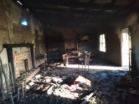 Una familia pide ayuda tras un incendio que les quitó todas sus pertenencias