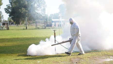 Operativo de fumigación para combatir el dengue en General Alvear