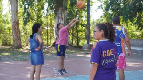 Culmina con campamento y fogón la colonia de personas con discapacidad