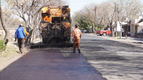 Continúan las obras de asfalto en el departamento