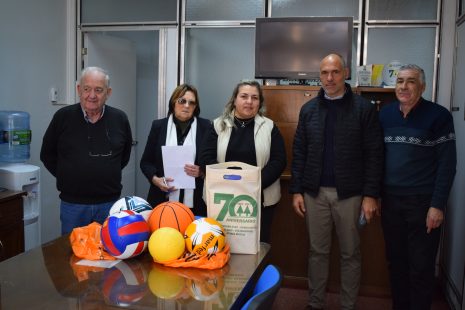 Fundación Cecsagal donó material deportivo a la Escuela «Marcos Graña»