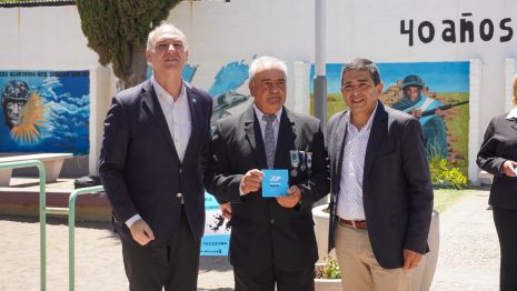 Veteranos de Malvinas recibieron una medalla por parte de Cancillería de la Nación