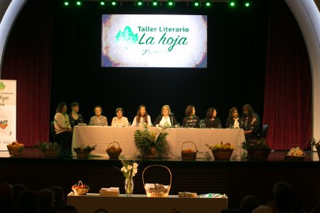 Se presentó “La Feria de las Palabras”, el libro del Taller Literario Municipal La Hoja en beneficio de la lucha contra el cáncer