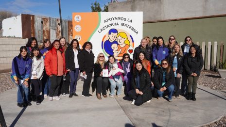 Instalan un panel sobre la importancia de la lactancia materna en la plazoleta Arte Joven